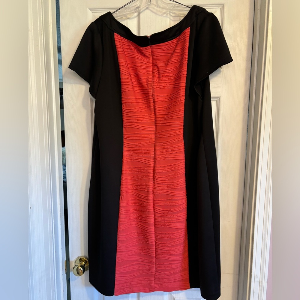 Color block dress - Picture 2 of 6